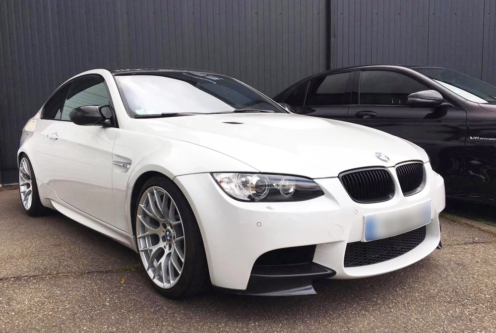 Atelier de carrosserie, intérieur, sans personnage